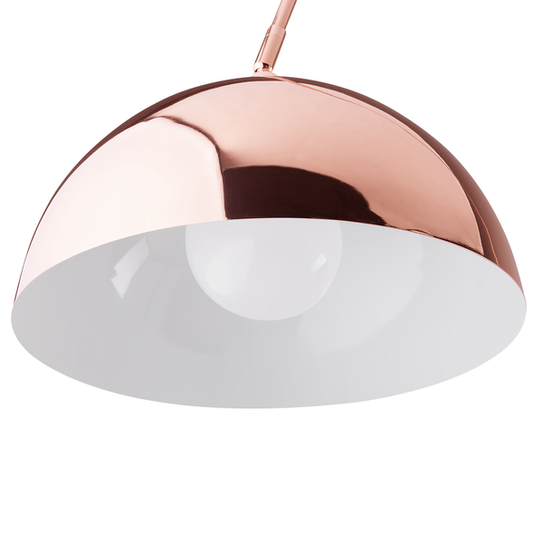 Hängeleuchte mit halbkugelförmigem Lampenschirm