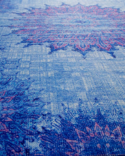 Teppich mit orientalischem Mandala-Muster und Vintage-Effekt in der Detailansicht.