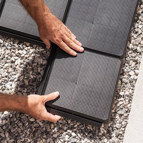 Skaza Balkon Boden - Terrassenplatten Außenbereich mit Klicksystem - 25 x 25 cm, 0,5 m² 8 Fliesen - Wetterfeste Balkonfliesen - Belastbar bis 1000 kg, Modular & Rutschfest - 100% Recycelt - Braun