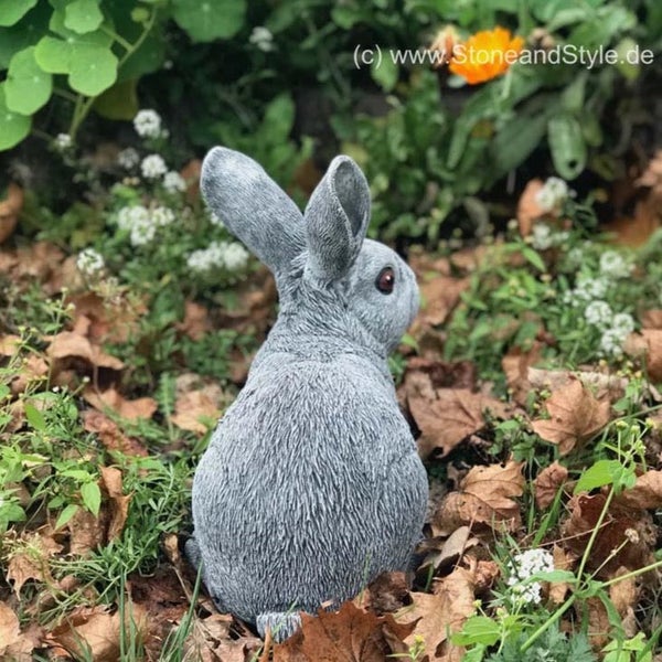 Steinfigur Hase als Gartendekoration für den Außenbereich