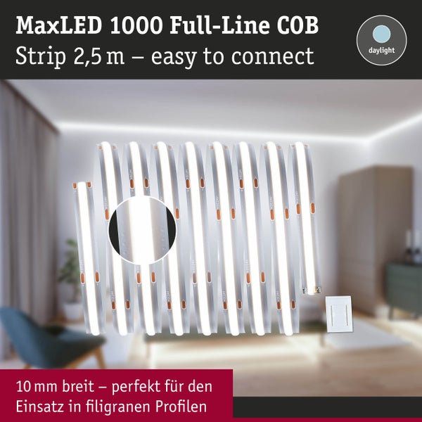 Schlafzimmer mit indirekter Deckenbeleuchtung durch MaxLED 1000 Full-Line COB LED-Streifen für eine homogene Lichtlinie ohne sichtbare Lichtpunkte.