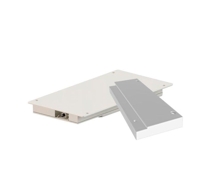 Montageset bestehend aus Distanzplatte und Halterung für die Installation.