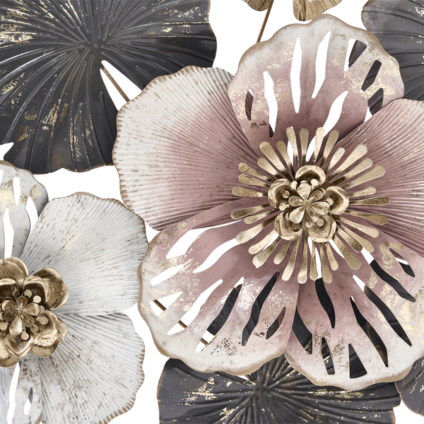 Dekorative Metallwandkunst mit Blumen- und Blattmotiven