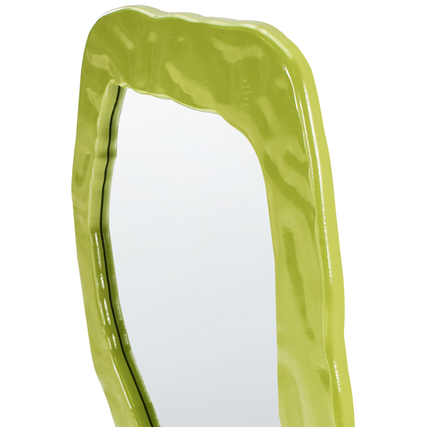 Detailansicht eines Spiegels mit unregelmäßigem Rahmen