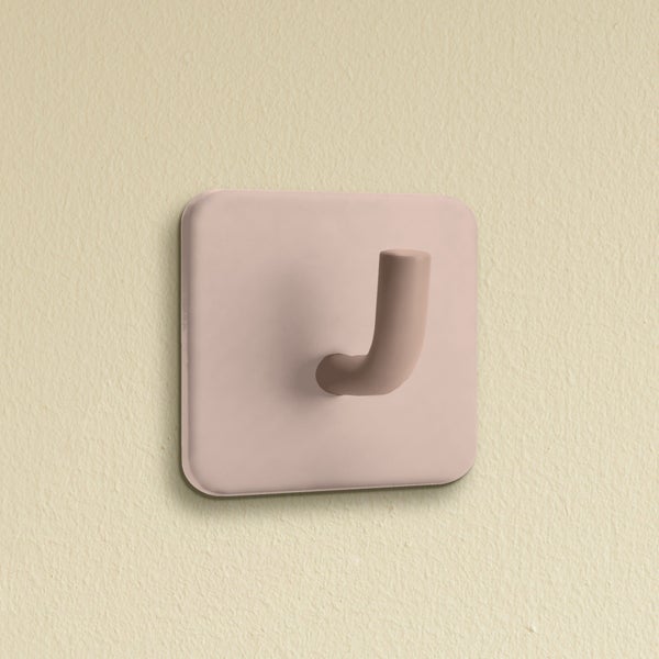 Ein moderner Wandhaken mit quadratischer Grundplatte zur Befestigung an der Wand.