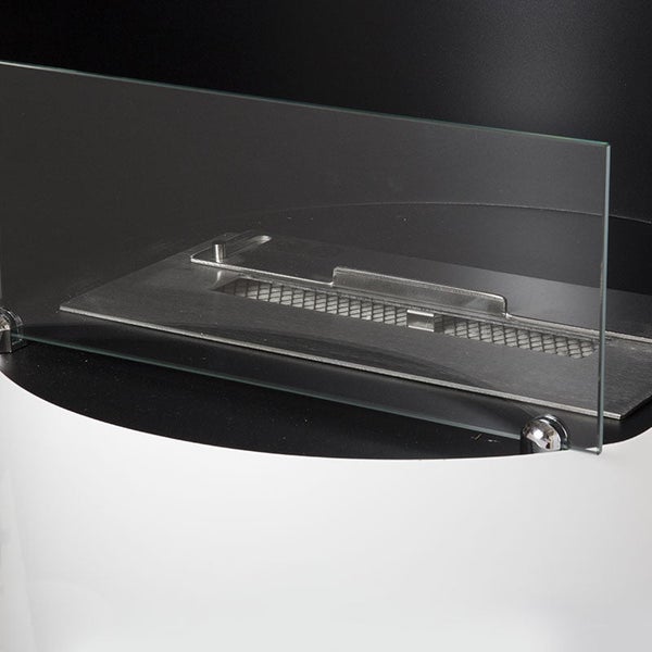 Detailansicht eines Bio-Ethanol-Kaminbrenners mit Glaswindschutz