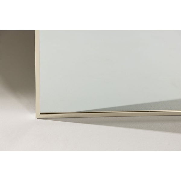 Detailaufnahme eines Spiegels mit Rahmen