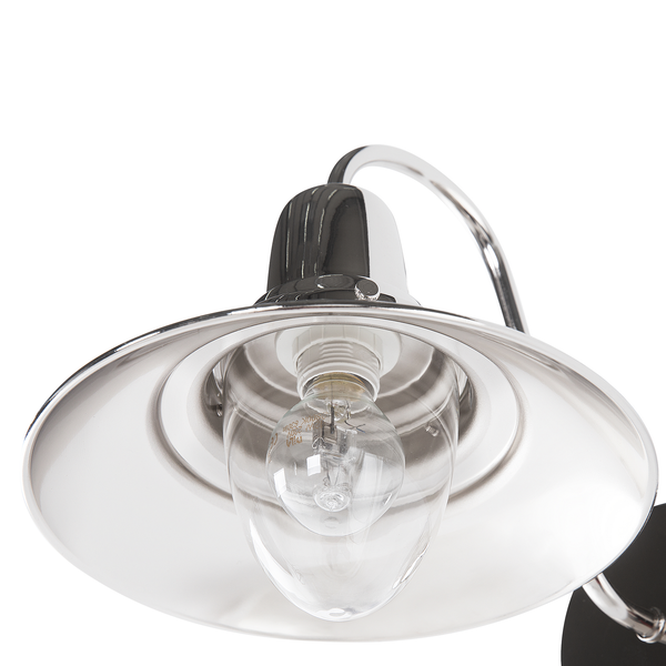 Wandleuchte mit Lampenschirm und Glühbirne