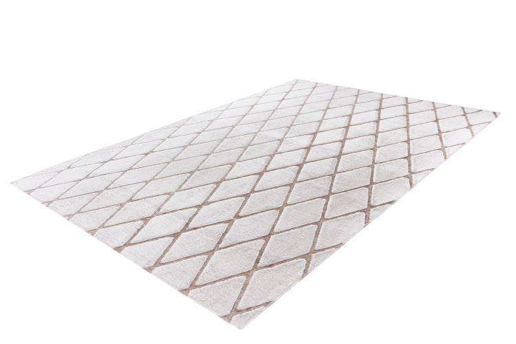 Teppich mit geometrischem Rautenmuster und Hoch-Tief-Struktur.