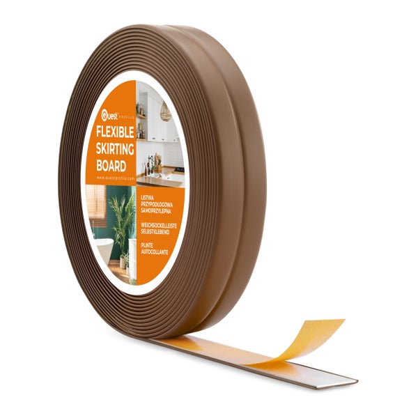 Selbstklebende, flexible Sockelleiste auf Rolle als Fußbodenabschluss für verschiedene Räume.
