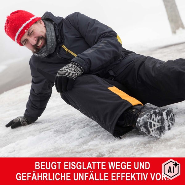 Ein Mann liegt nach einem Sturz auf eisglattem Boden, was die Notwendigkeit von Streugut zur Unfallprävention verdeutlicht.