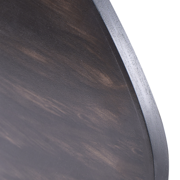 Detailansicht einer runden Tischplatte aus Holz