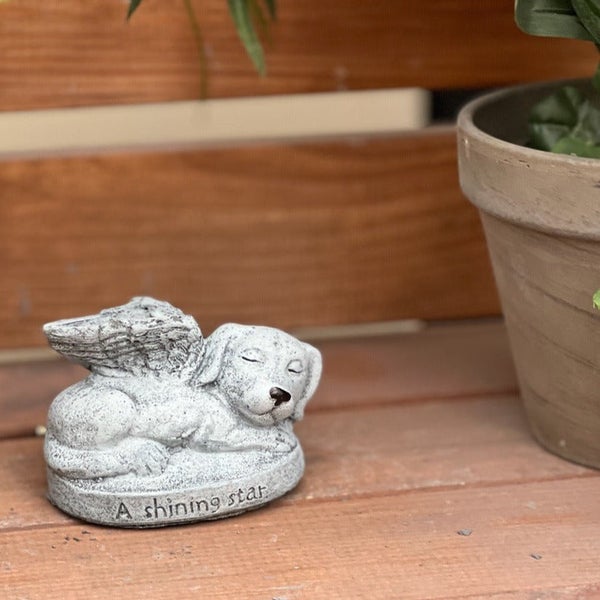 Grabschmuck Hundefigur mit Flügeln und der Inschrift A shining star aus Stein für den Garten