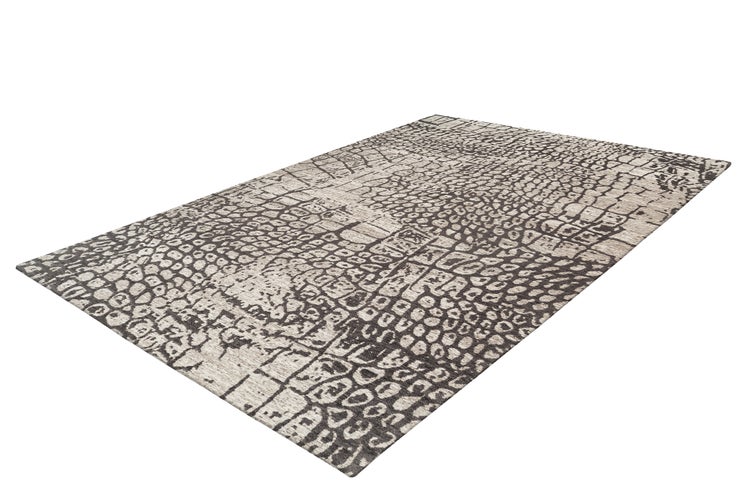 Rechteckiger Teppich mit abstraktem Schuppenmuster in Grau und Beige.