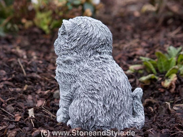 Dekorative Katzenfigur aus Stein für den Garten.