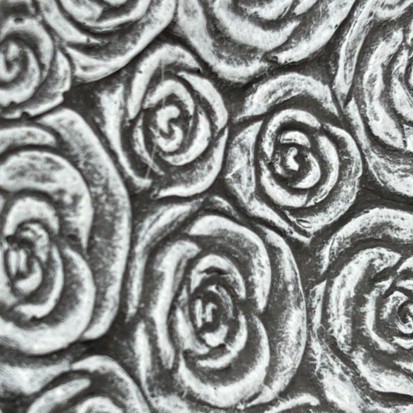 Steinplatte mit Rosenmotiv als Relief