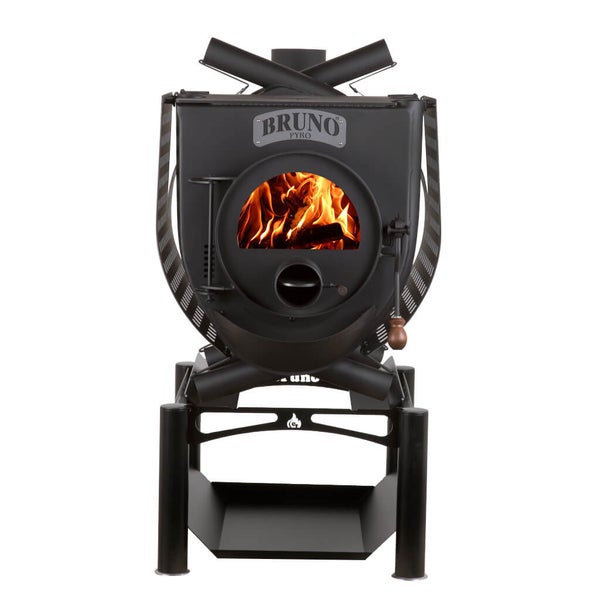 Holzofen mit Feuer im Inneren