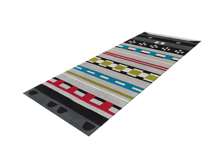 Moderner Teppich-Läufer mit buntem Streifendesign und geometrischen Mustern.