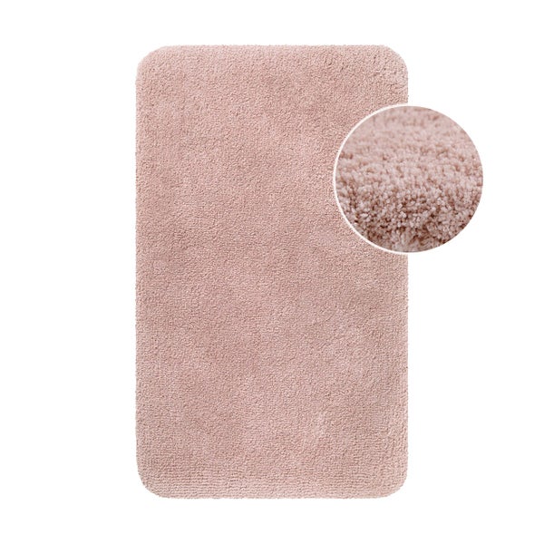 Badematte mit abgerundeten Ecken und weichem Hochflor, Detailansicht der Faserstruktur.