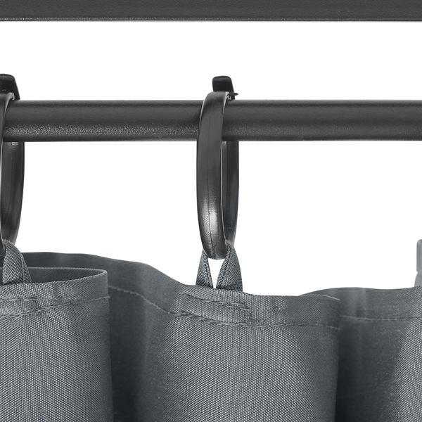 Runder Gartenpavillon mit Metallgestell, anthrazitfarbenem Stoffdach und sechs zusammengebundenen Seitenvorhängen.