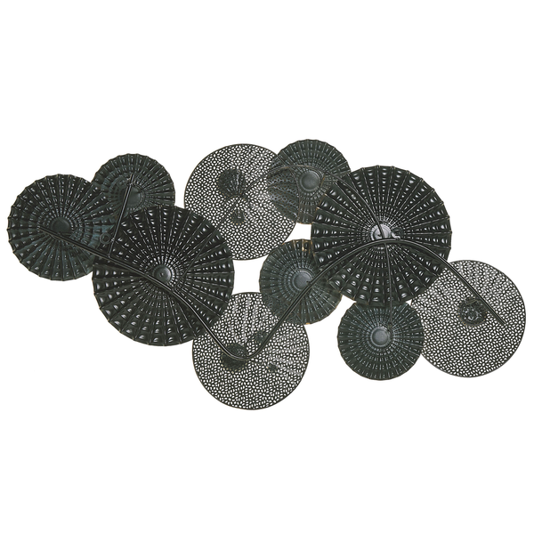 Wanddekoration aus Metall mit floralen Mustern