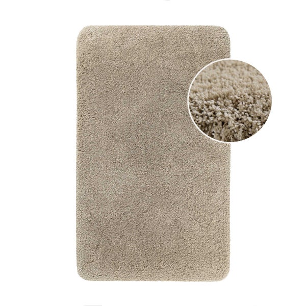 Rechteckige Hochflor-Badematte in Beige mit abgerundeten Ecken und Nahaufnahme der weichen Oberflächenstruktur.