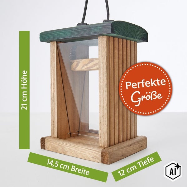 Vogelhaus aus Holz mit Dach und Maßen 21 Zentimeter Höhe 14,5 Zentimeter Breite und 12 Zentimeter Tiefe.