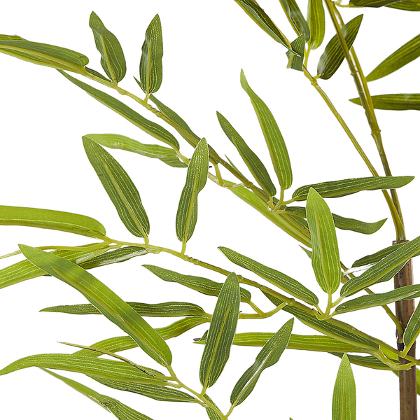 Künstlicher Bambuszweig mit grünen Blättern