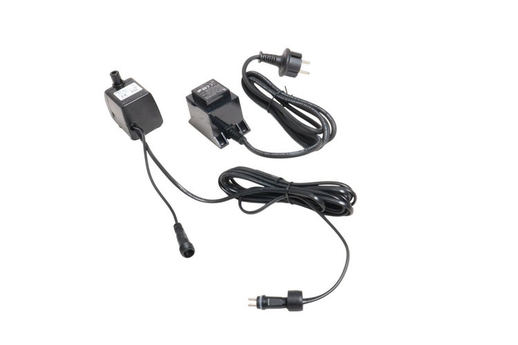 Pumpe, Transformator und Kabel für Gartenteiche