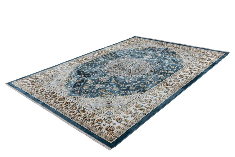 Rechteckiger Orientteppich mit floralem Muster, zentralem Medaillon und breiter Bordüre in Blau und Beige.