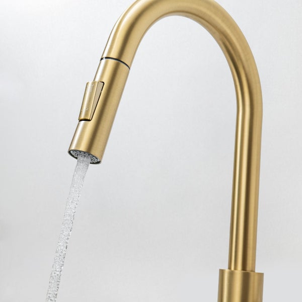 Küchenarmatur mit ausziehbarer Brause und Wasserstrahl