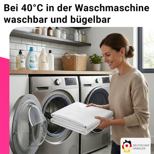 Frau hält weiße Wäsche vor einer Waschmaschine und einem Trockner im Waschraum