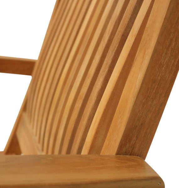 Detailansicht einer Gartenbank aus Holz