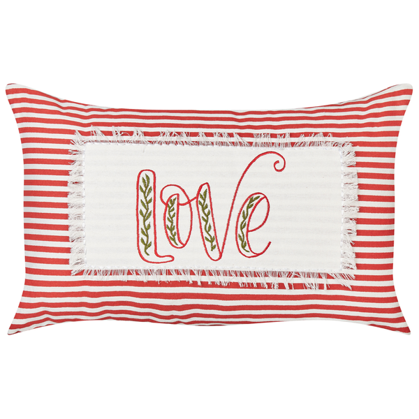 Rechteckiges Zierkissen mit rot-weißen Querstreifen und zentralem Aufnäher mit dem gestickten Schriftzug love und grünen Blättern.
