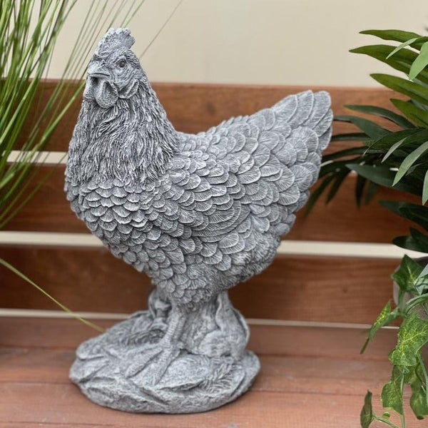 Gartenfigur Huhn aus wetterfestem Kunststein als Dekoration für den Außenbereich