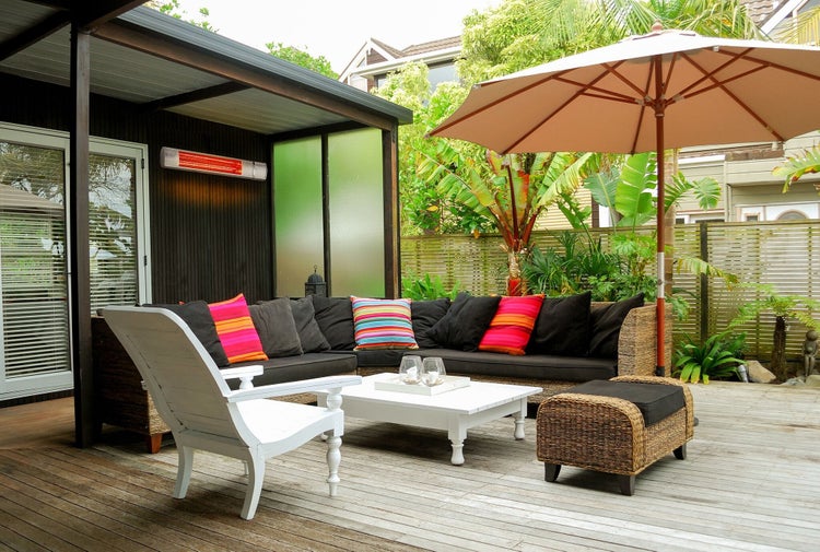 Terrassenheizer Quality Heating Golden Serie 3000W Metall Gold für Außenbereich inkl. Fernbedienung, Wandhalterung, energieeffizient & langlebig