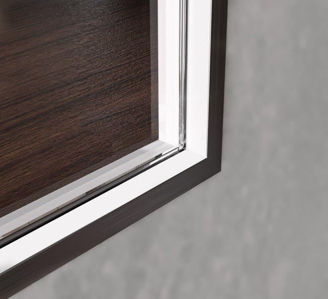 Detailansicht eines Kunststofffensters mit dunkler Rahmenoptik und Glasflügel.