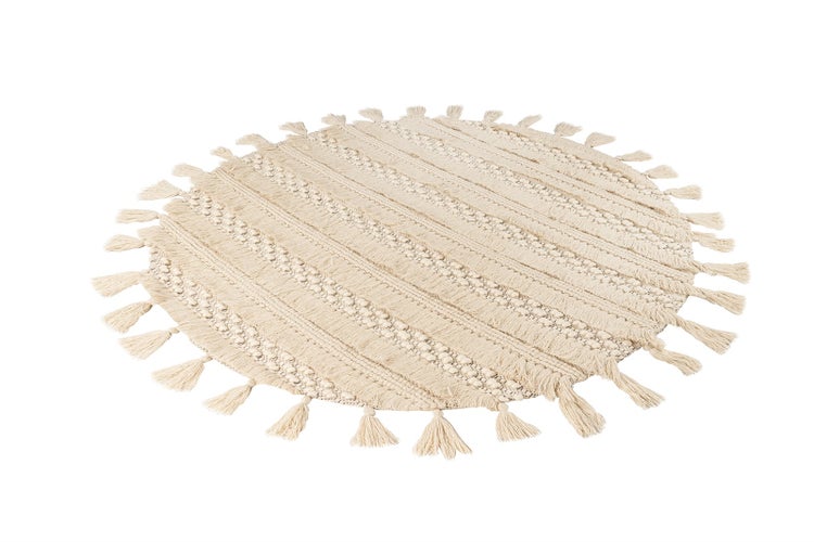 Beiger Rundteppich im Boho-Stil mit Quasten, gewebtem Streifenmuster und Noppenstruktur aus Baumwolle.