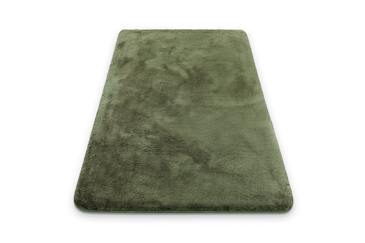 Rechteckiger Hochflor-Teppich in Olivgrün mit weicher Oberfläche.