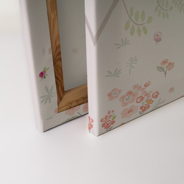 Leinwandbild mit Blumenmuster auf Keilrahmen aus Holz