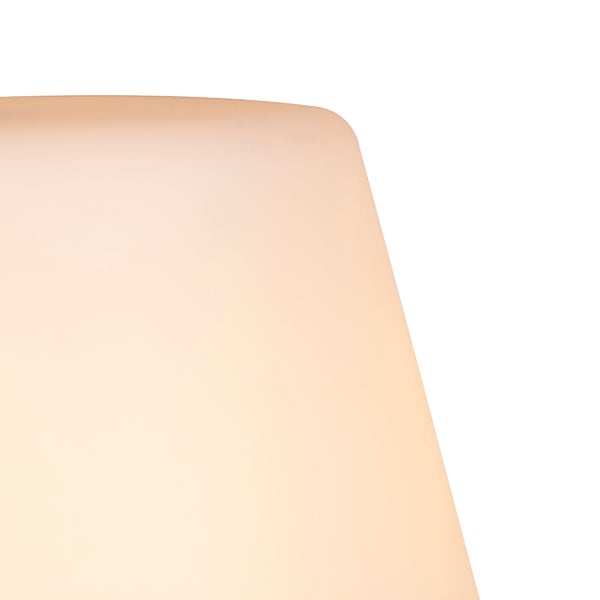 Detailansicht eines Lampenschirms aus glattem Material in Beige.