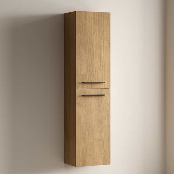 Hoher Badezimmerschrank in Holzoptik mit zwei Türen und horizontalen Griffen zur Wandmontage