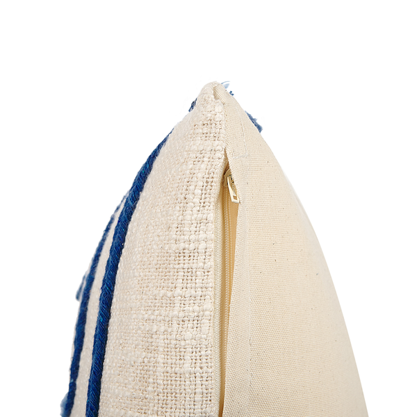 Dekokissen mit Reißverschluss und blauen Streifen
