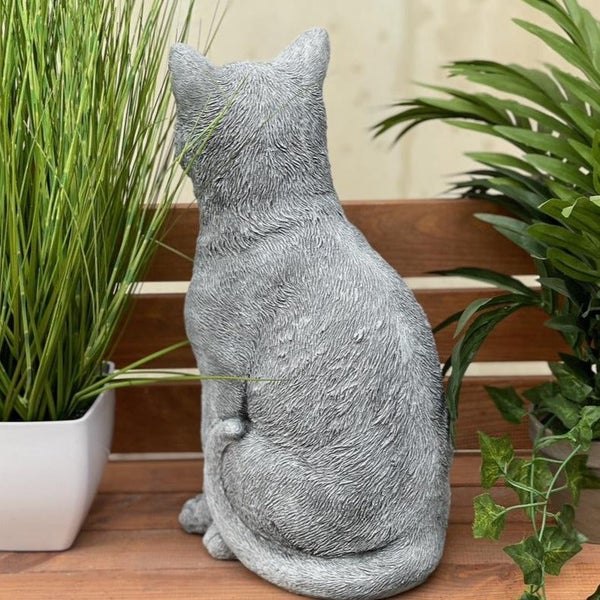 Dekorative Katzenfigur aus Stein für den Garten in sitzender Position