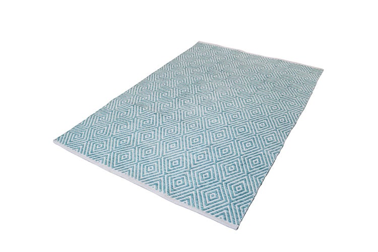 Rechteckiger Kurzflorteppich mit geometrischem Rautenmuster in Weiß und Türkis.