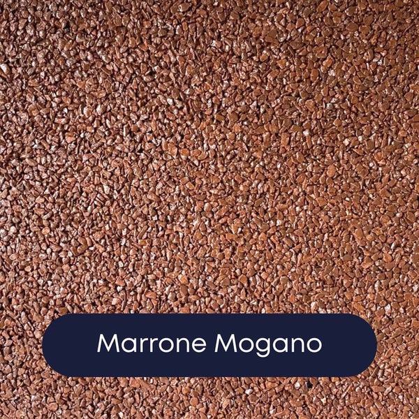 Buntsteinputz Marrone Mogano mit einer feinen und gleichmäßigen Körnung.