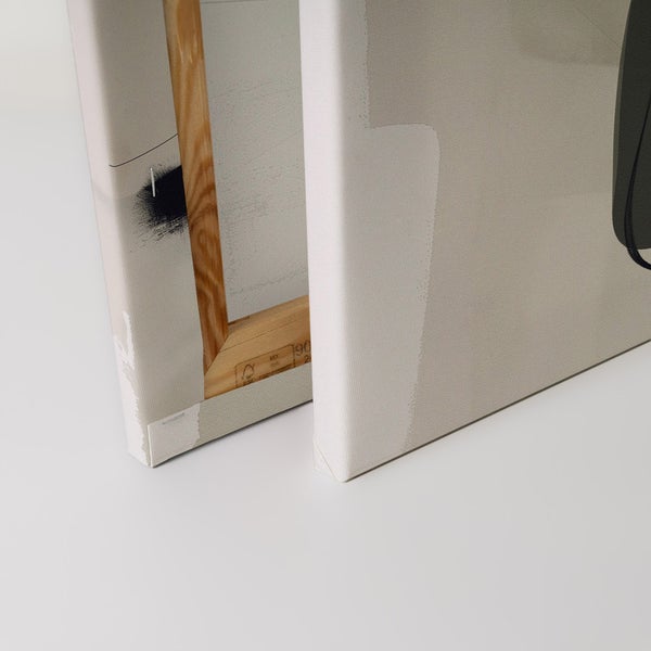 Detailansicht von zwei Leinwandbildern mit Holzrahmen