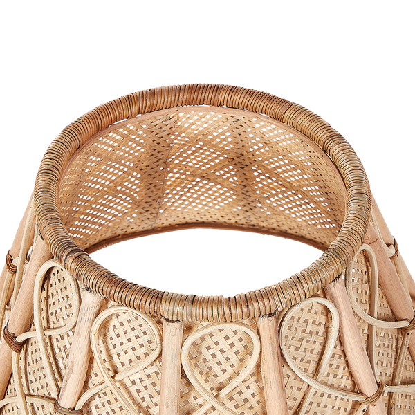Detailansicht eines Lampenschirms aus Rattan