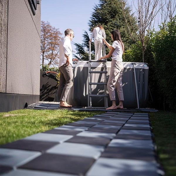 Skaza Balkon Boden - Terrassenplatten Außenbereich mit Klicksystem - 25 x 25 cm, 0,5 m² 8 Fliesen - Wetterfeste Balkonfliesen - Belastbar bis 1000 kg, Modular & Rutschfest - 100% Recycelt - Braun