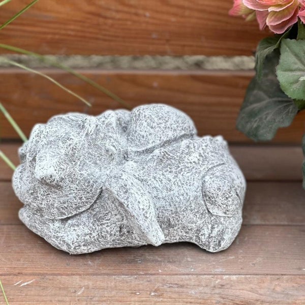 Gartenfigur schlafende Tiere in Steinoptik